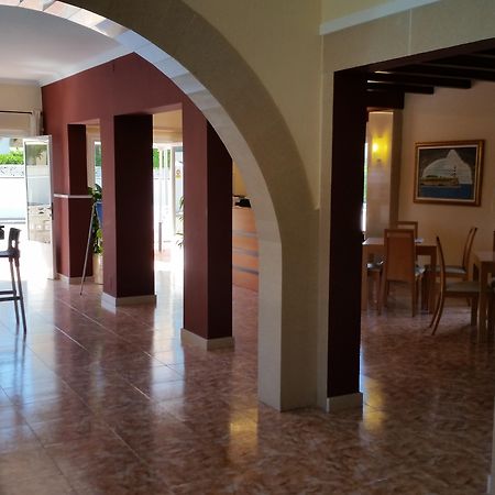 Hotel Madrid Ситадела Екстериор снимка