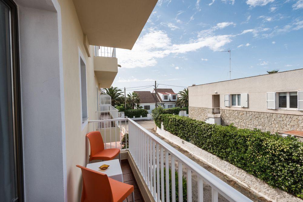 Hotel Madrid Ситадела Екстериор снимка