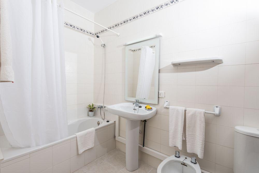 Hotel Madrid Ситадела Екстериор снимка