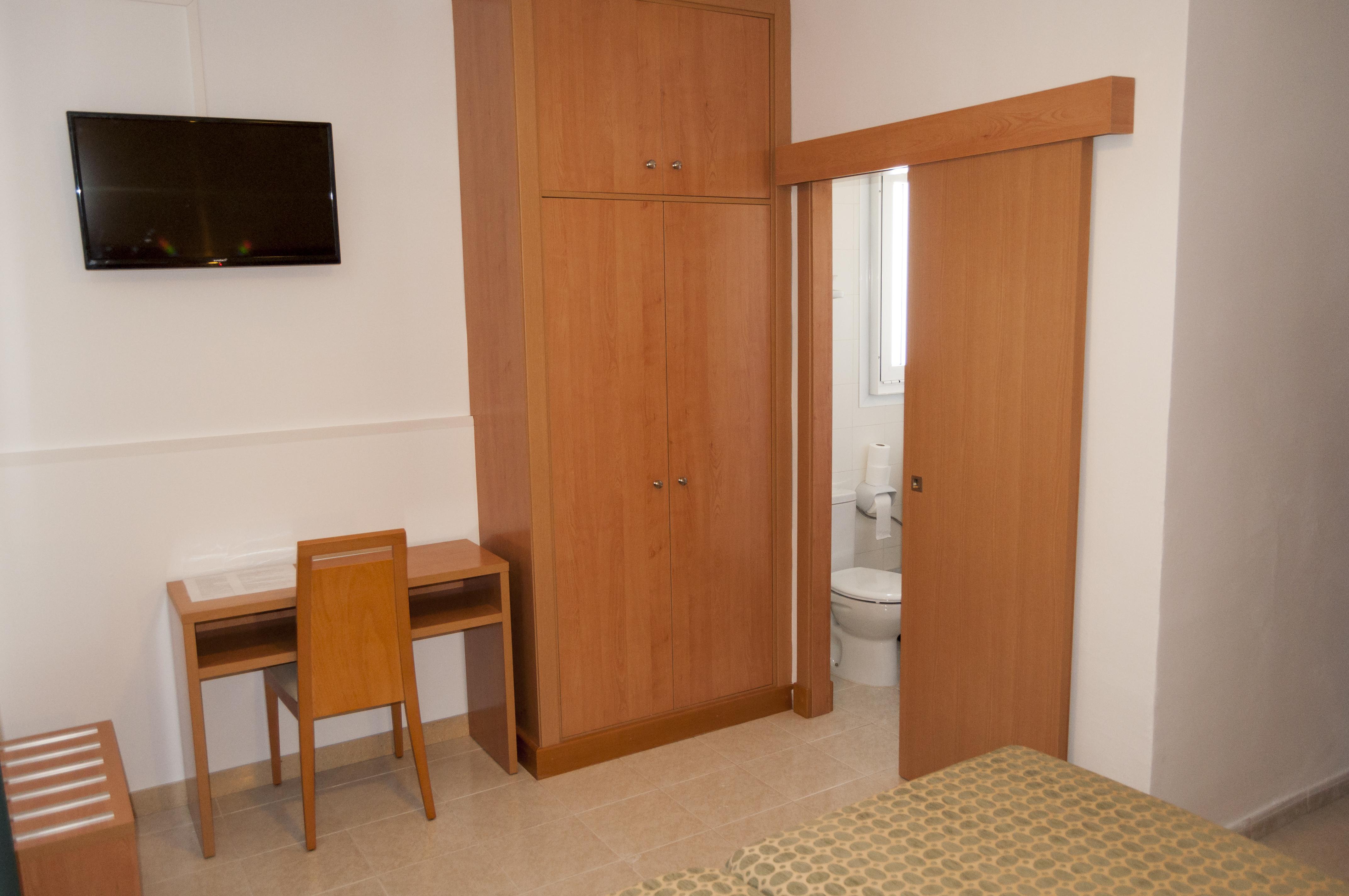 Hotel Madrid Ситадела Екстериор снимка