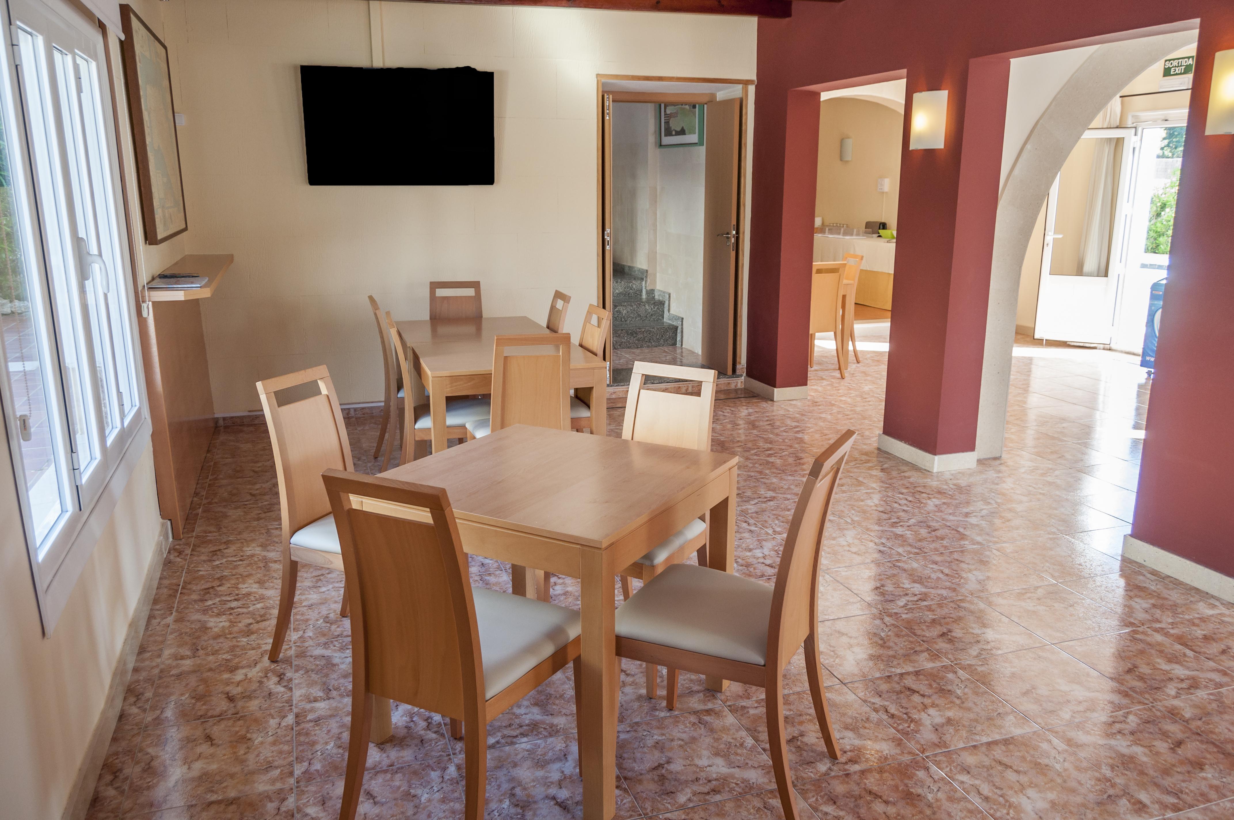 Hotel Madrid Ситадела Екстериор снимка
