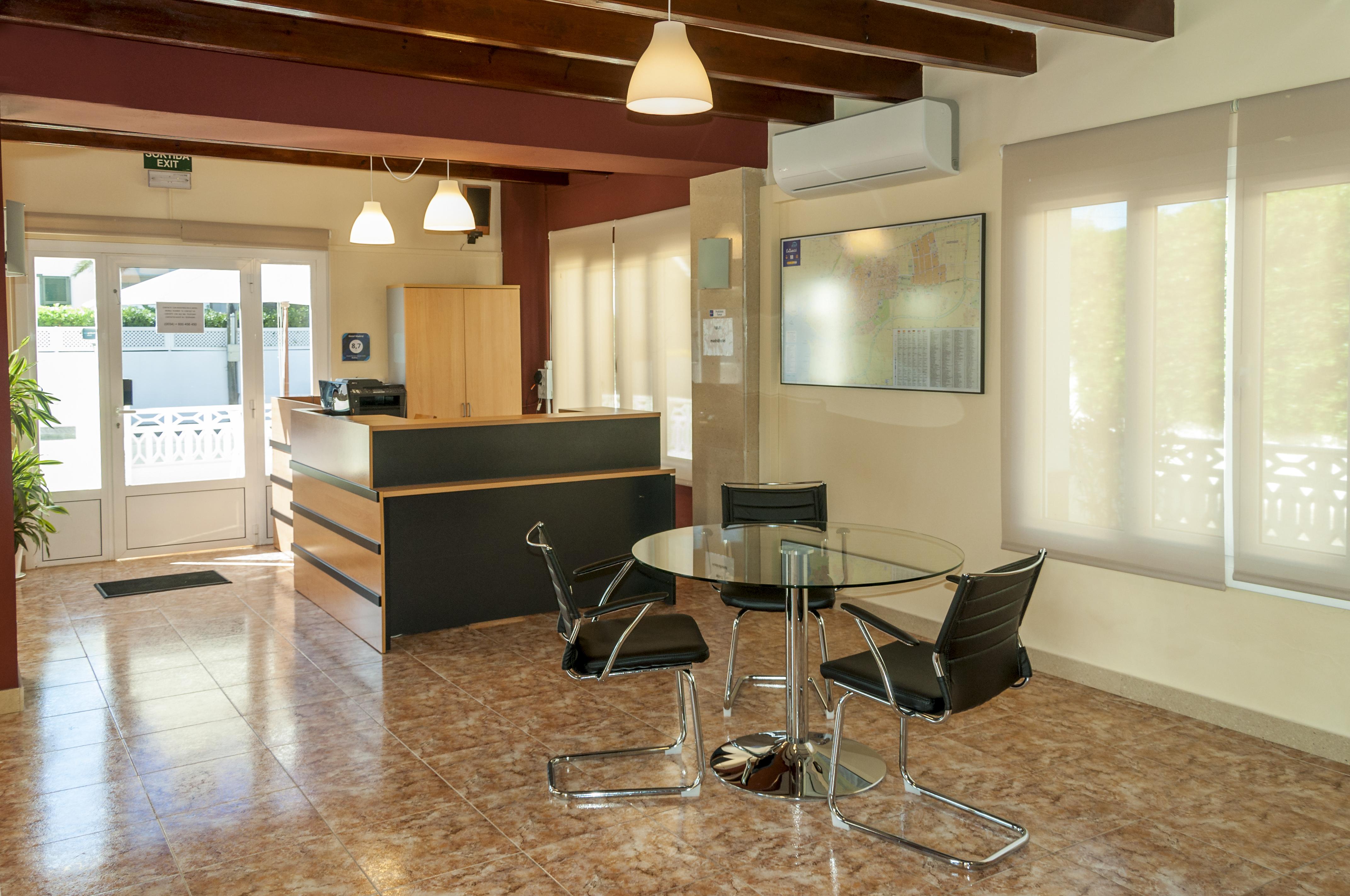 Hotel Madrid Ситадела Екстериор снимка