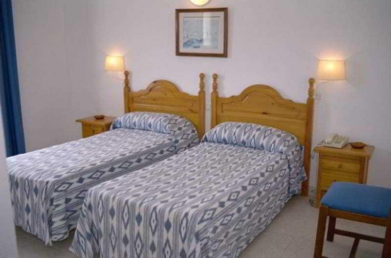 Hotel Madrid Ситадела Екстериор снимка