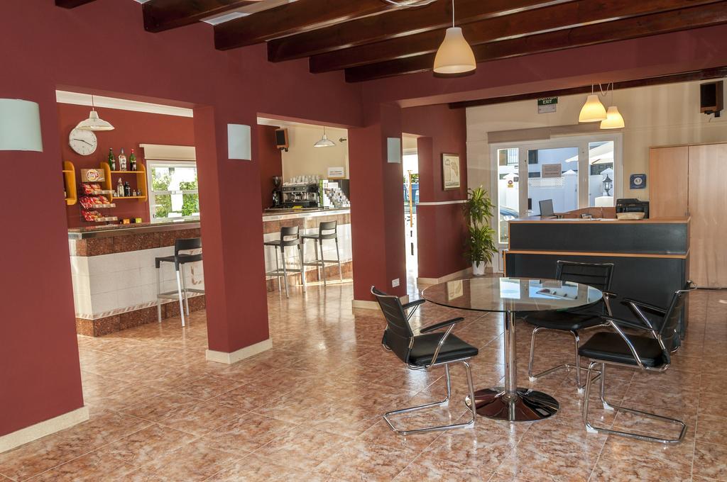 Hotel Madrid Ситадела Екстериор снимка
