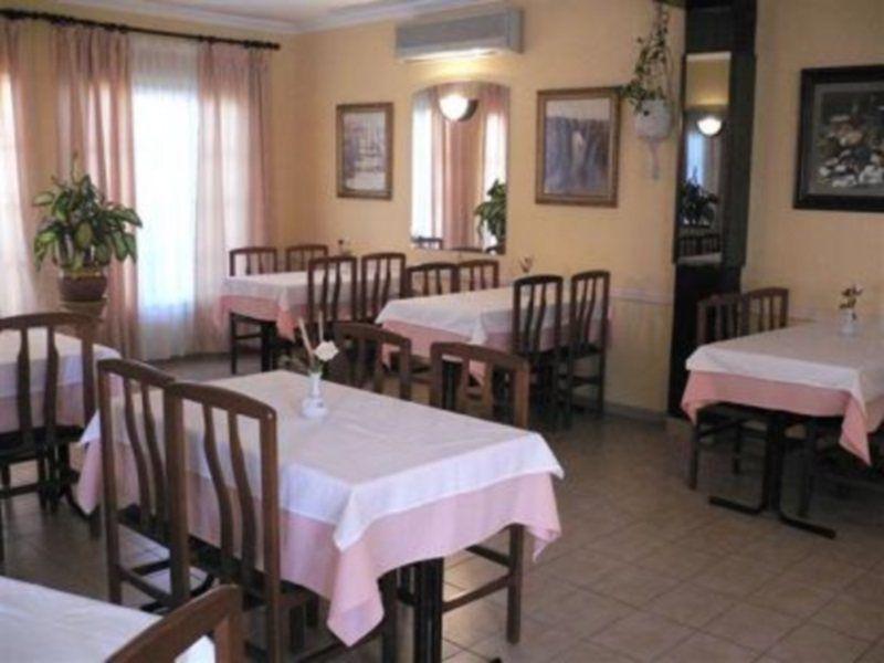 Hotel Madrid Ситадела Екстериор снимка