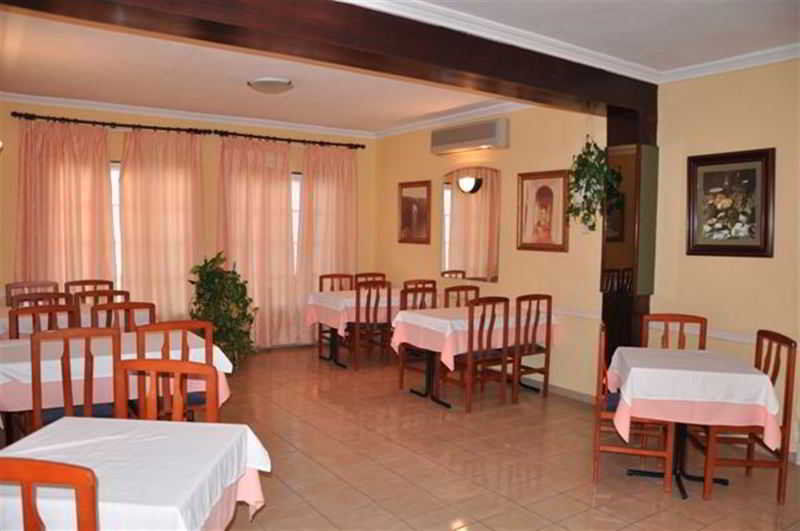 Hotel Madrid Ситадела Екстериор снимка